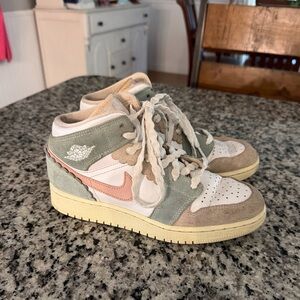 Air Jordan 1 Mid SE Shoes Kids Size 5.5y  Pastel Pink Scalloped Edge DZ5359-100